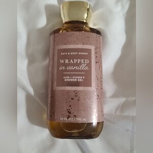 Bath & Body Works WRAPPED IN VANILLA Shower Gel